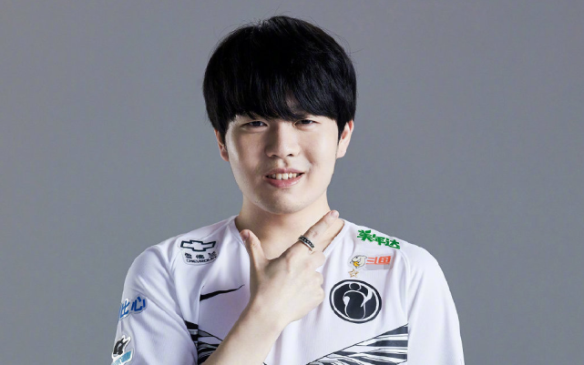 Rookie官方宣布夺冠新规，C9引发争议！赢得满堂喝彩